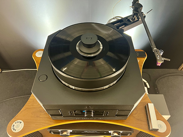  061824.apmunich2024-3.Benny Audio Odyssey turntable top view.jpg